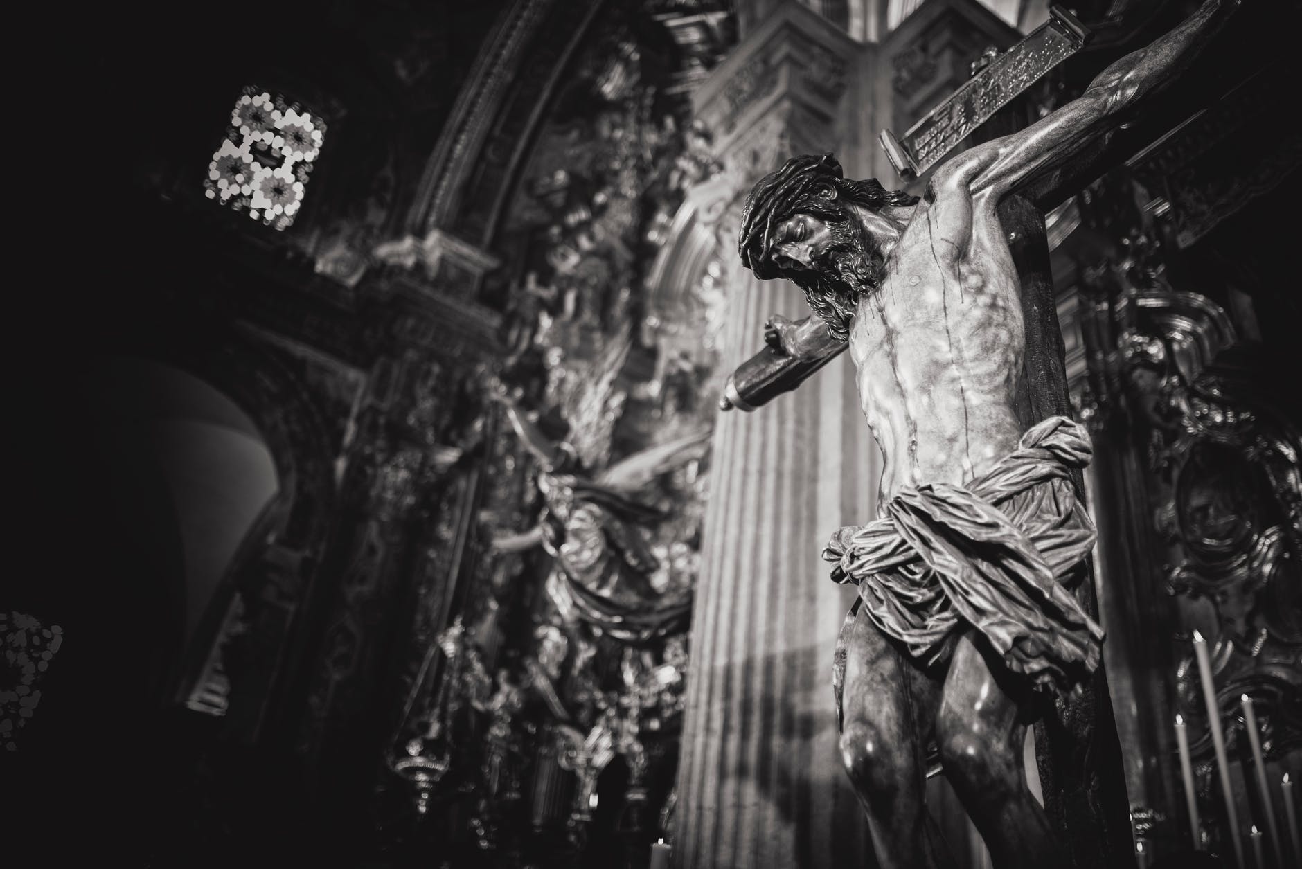 monochrome photo of crucifix